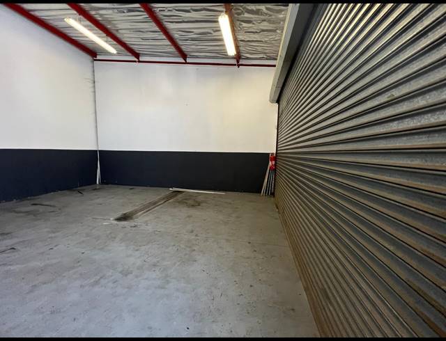 68M² WAREHOUSE TO LET IN FONTAINEBLEAU